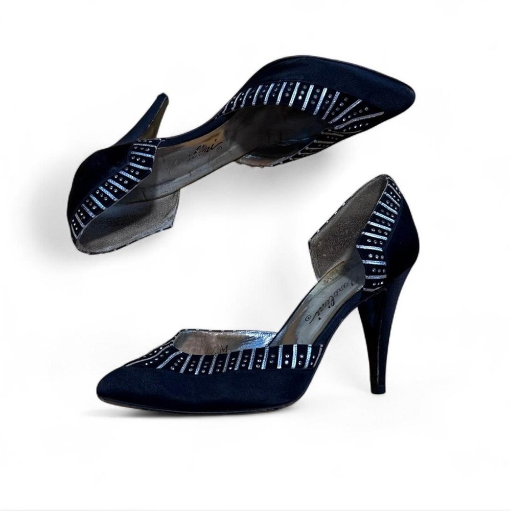 Elegant 60s black kitten Heels